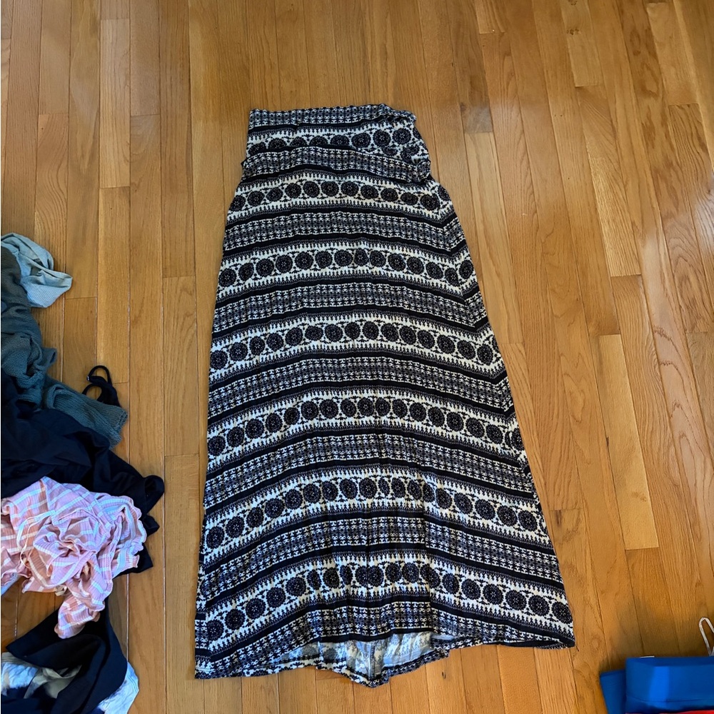 Elegant Black and White Patterned Skirt